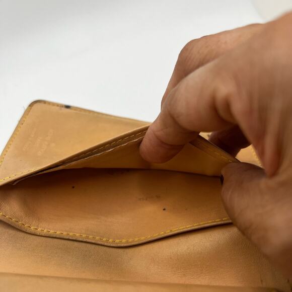 GUC Louis Vuitton White Murakami Wallet - Picture 8 of 12